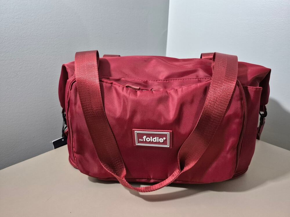 The Foldie Travel Bag NWT Burgundy Expandable Weekender Carry On Tote 40L
